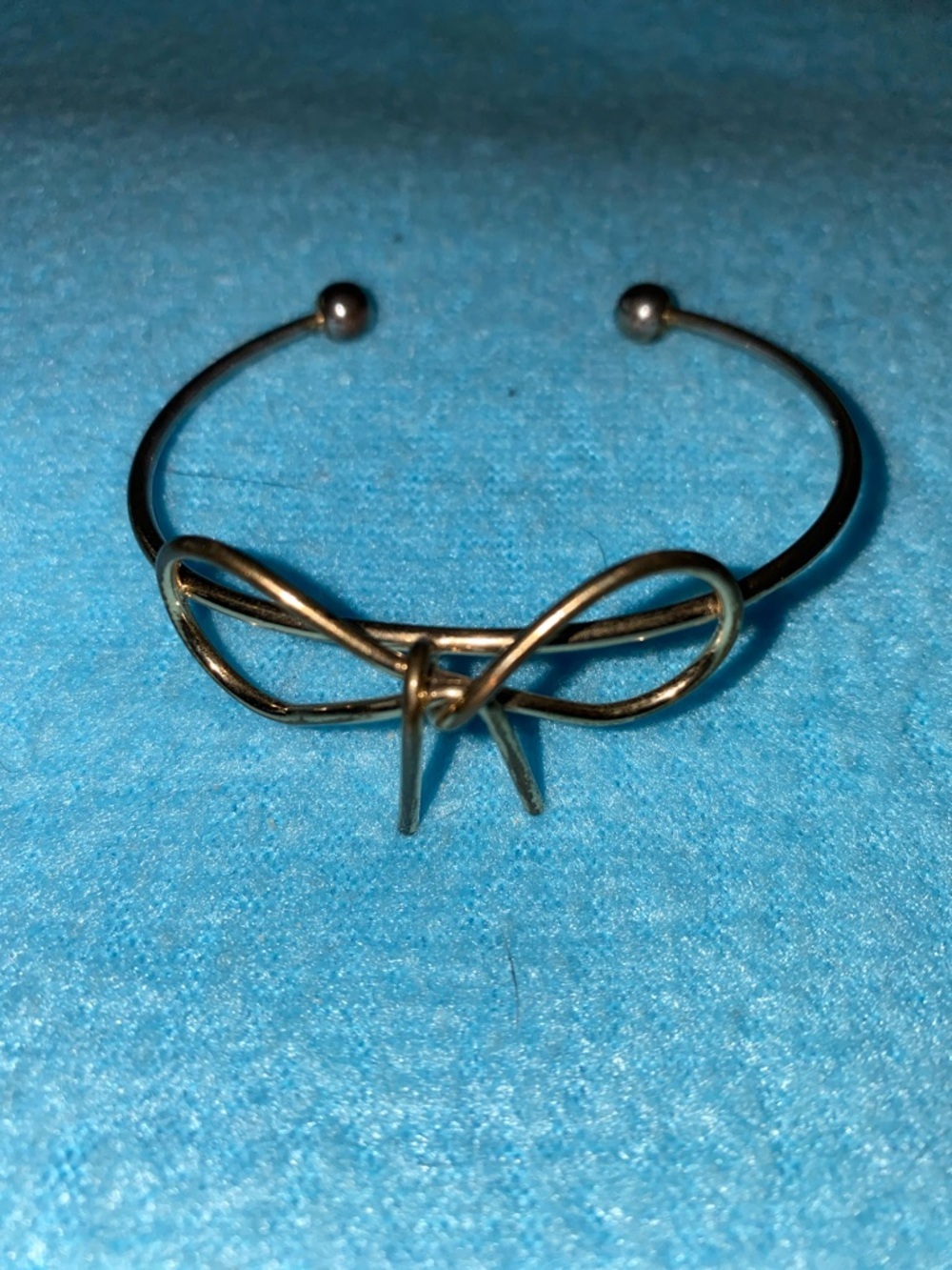 HAPPILY EVER AFTEN Magnolia cuff bow bracelet gold plated adjustable size OSFA